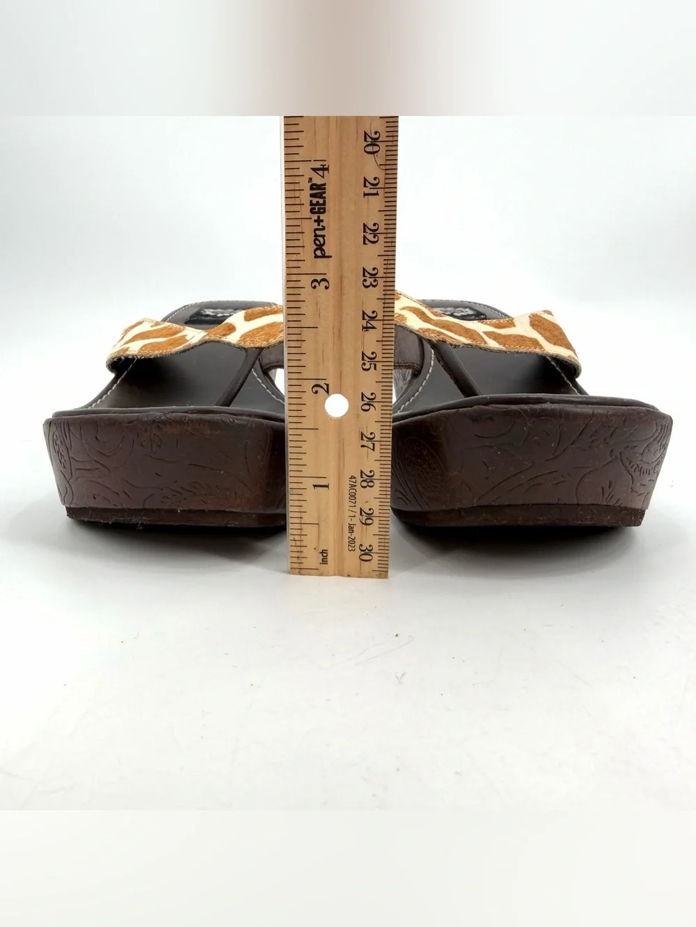 Yellow Box Sandals Women’s 7.5 Giraffe Straps Wedge Platform Flip Flops READ
